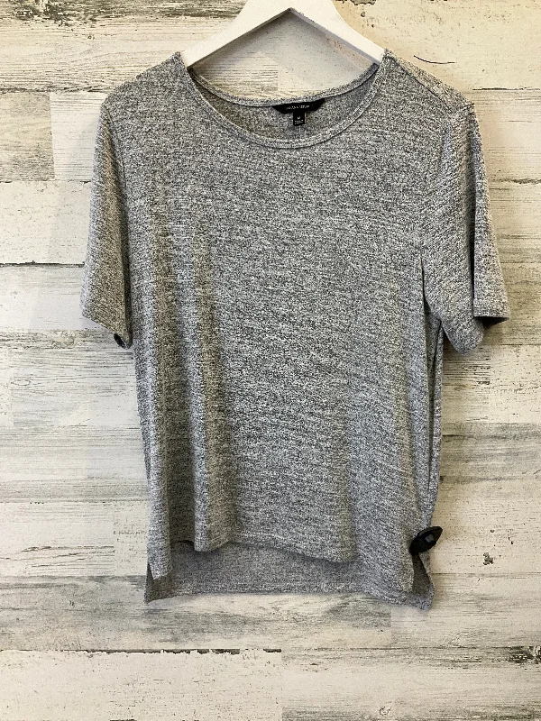 women's T-shirts made of polyesterGrey Top Short Sleeve Banana Republic, Size M