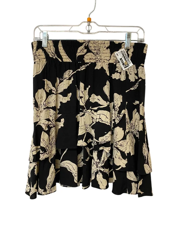 women's floral pleated skirtsSkirt Mini & Short By Cabi In Black & Cream, Size: S