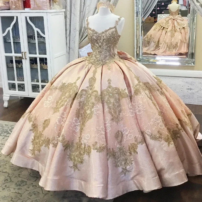 women's vintage dressesLuxury Rose Gold Quinceanera Dresses 2024 Lace Appliqued Lace Crystal Ball Gown Vestidos 15 De Quinceañera 16 Sweet